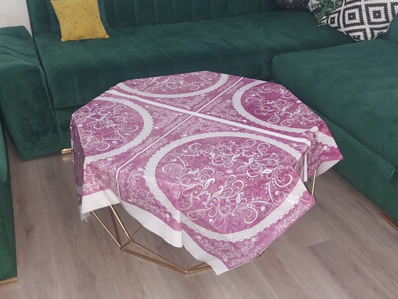 Nappe En Plastique مفارش المائدة البلاستيكية